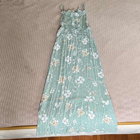 Promesa Dresses & Skirts - Promesa Sage Green Floral Maxi Dress with White and Yellow Flowers
